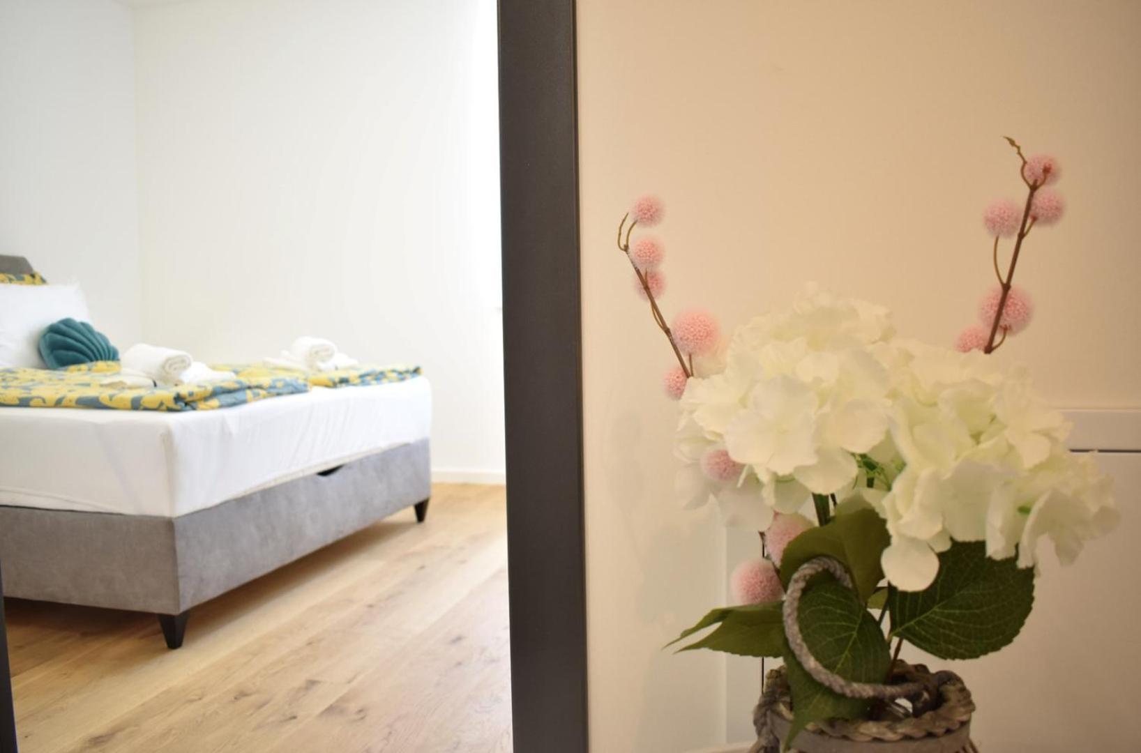 Luxe Central With Private Parking****