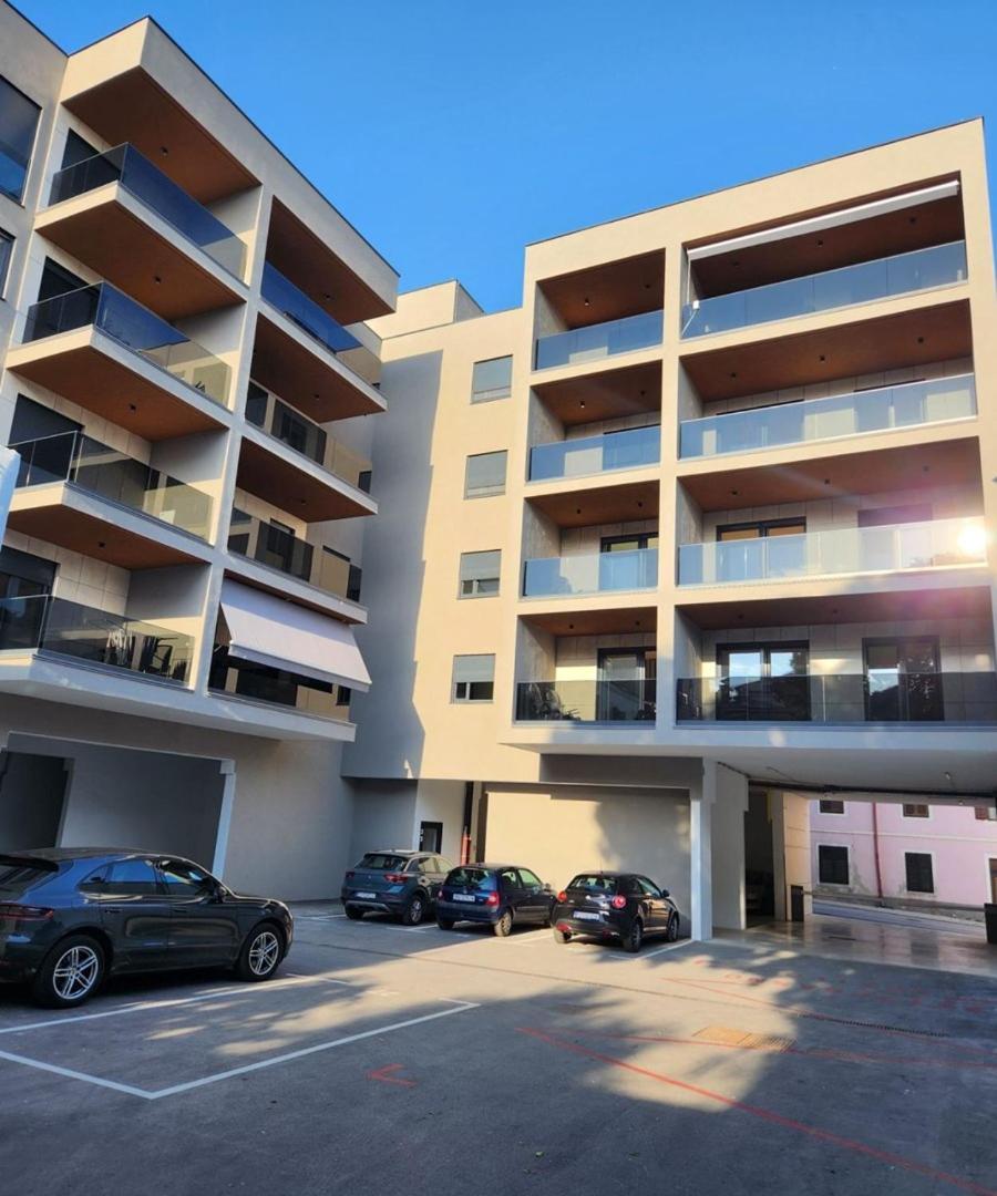 Apartma Luxe Central With Private Parking****
